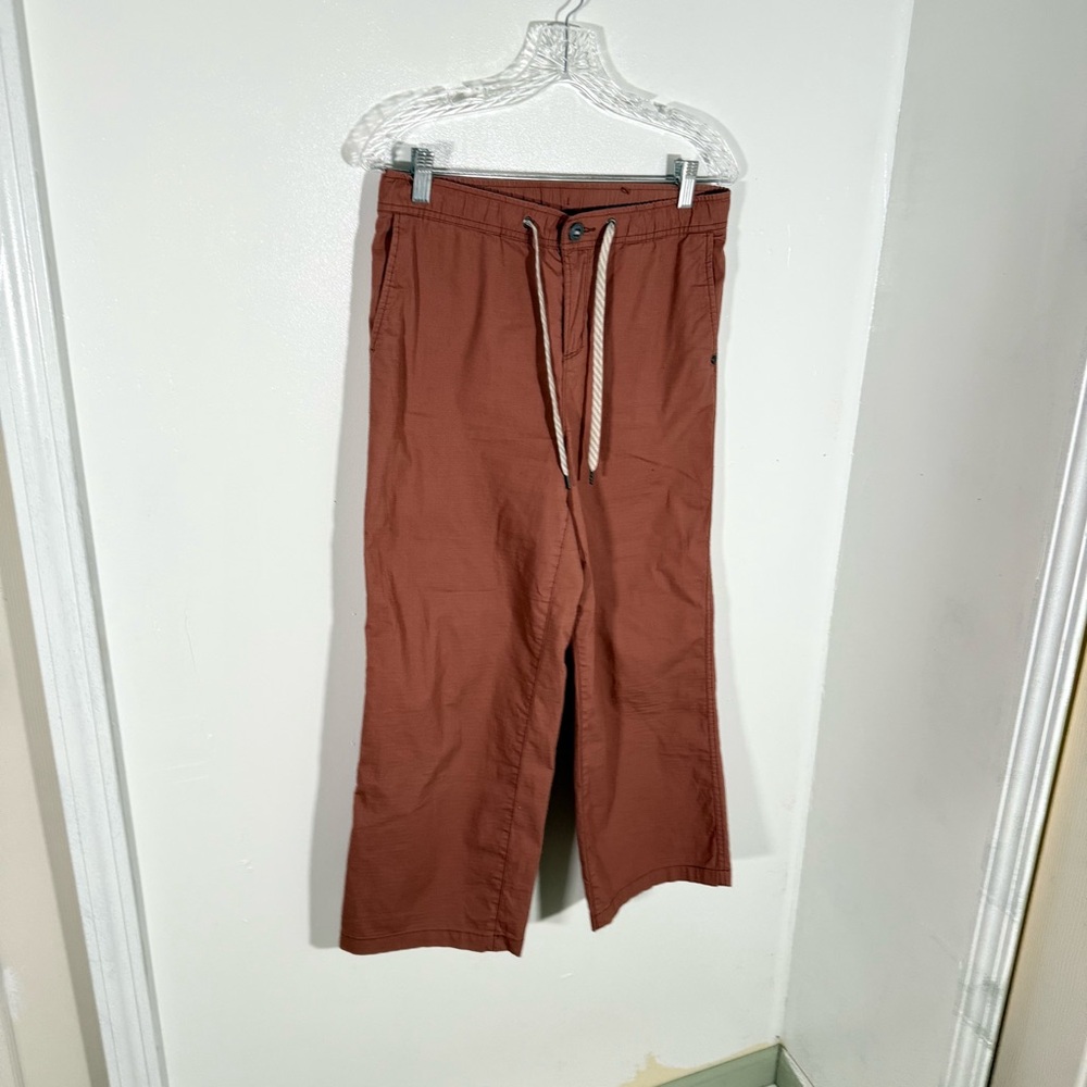 Vuori Wide Leg Cropped Drawstring Pants in Dusty Rose - Picture 3 of 11